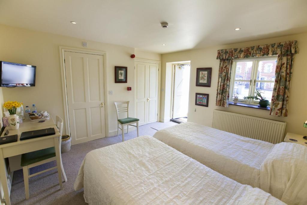 The Talbot Inn Cirencester Room photo